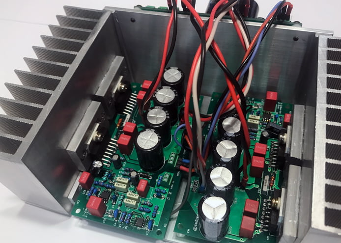 Ultra Low Distortion Monoblock 200W Composite Amplifier based on TDA7293 TDA7294
